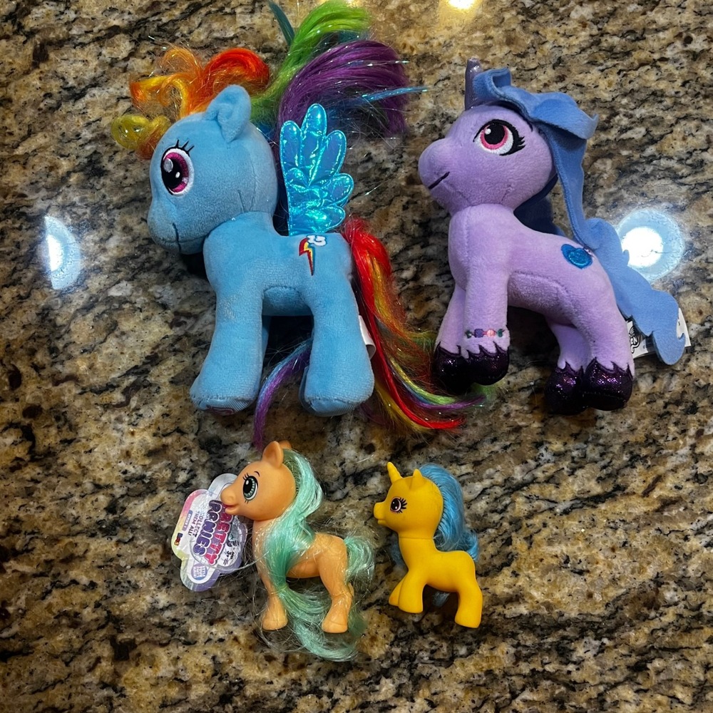 My Little‎ Pony Lot 4  Plush Rainbow Dash Izzy Moonbow Plush and Figures